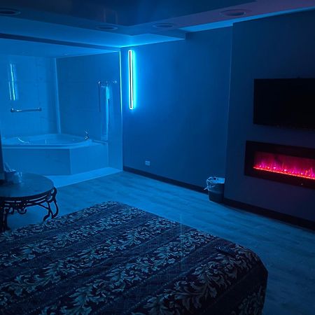 Midway Inn & Suites Оук-Лон Экстерьер фото