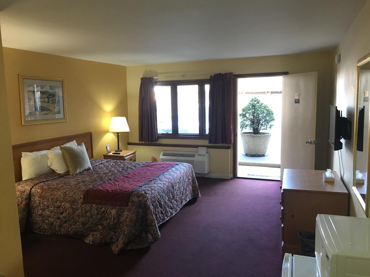Midway Inn & Suites Оук-Лон Экстерьер фото