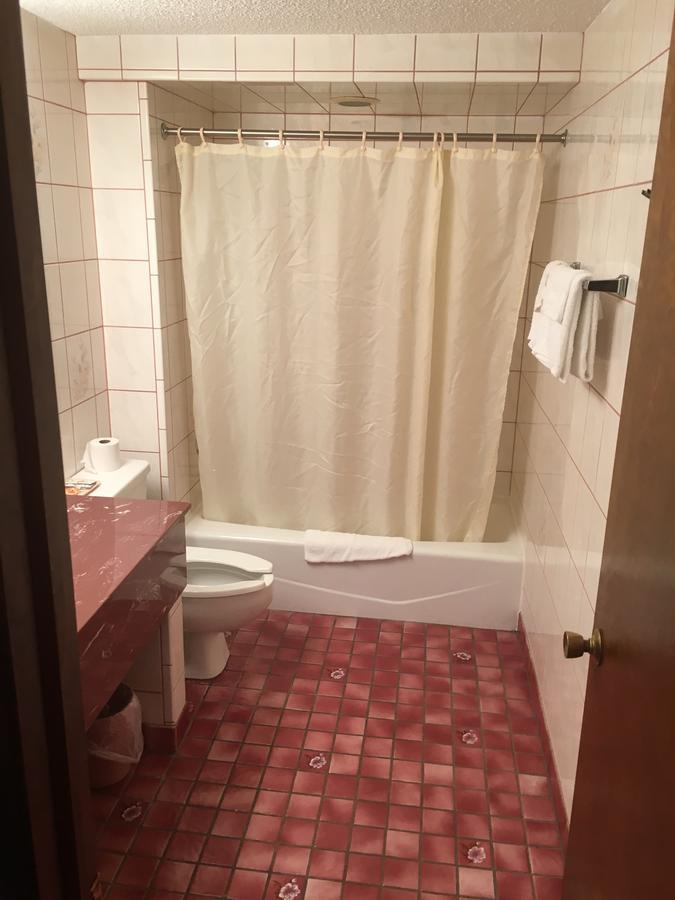 Midway Inn & Suites Оук-Лон Экстерьер фото